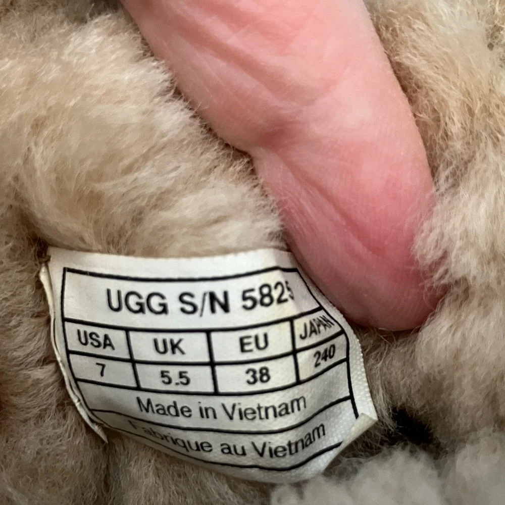 UGG women classic